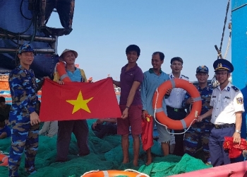 thieng lieng la co to quoc