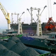 Kho vận và Cảng Cẩm Phả - TKV đáp ứng thị trường than điện