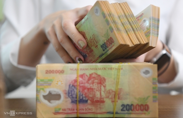 Hệ lụy khi ngân hàng ồ ạt bán chéo bảo hiểm