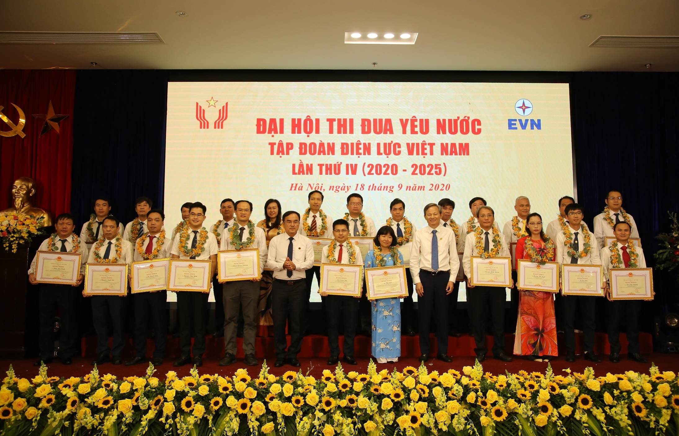 EVN: Phong trào thi đua yêu nước gắn liền với các hoạt động sản xuất – kinh doanh